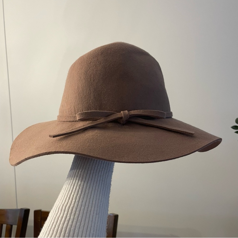 Bebe 100% Wool Felt Hat Camel in Colour